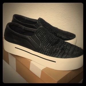 DKNY Sneaker - size 10